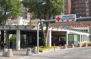 Cade dal tetto di un capannone a Nave: 27enne in codice rosso