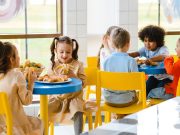 Coldiretti: italiani chiedono di vietare i cibi ultra formulati a scuola