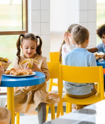 Coldiretti: italiani chiedono di vietare i cibi ultra formulati a scuola