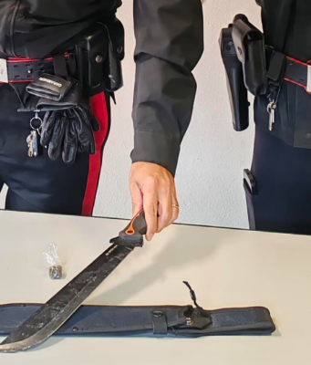 Due giovani clarensi fermati a Chiari con machete e hashish