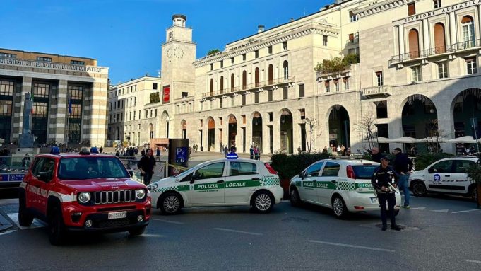 Fuga di gas in piazza Vittoria. Parcheggio chiuso e lavori in corso