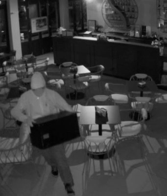 Furto ai Giardini di Dafne, il bistrot sociale di Alborea. Il video