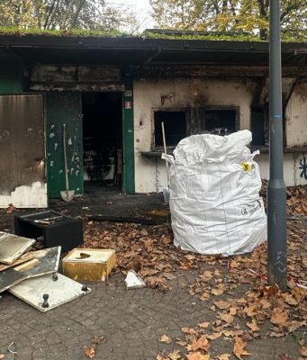 Iniziata la demolizione del chiosco di via Tartaglia