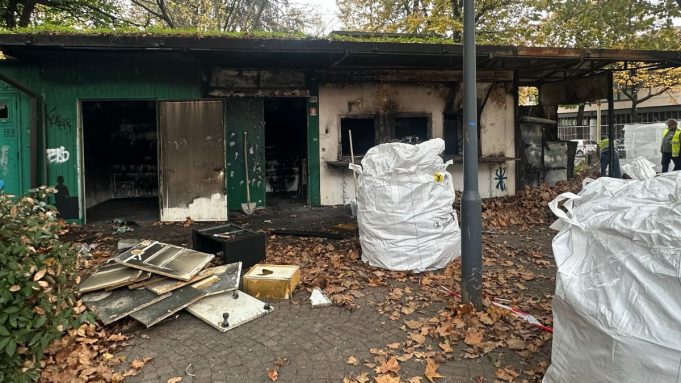 Iniziata la demolizione del chiosco di via Tartaglia