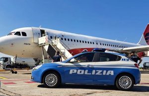 Mano pesante del Questore: 15 irregolari imbarcati, 379 permessi revocati