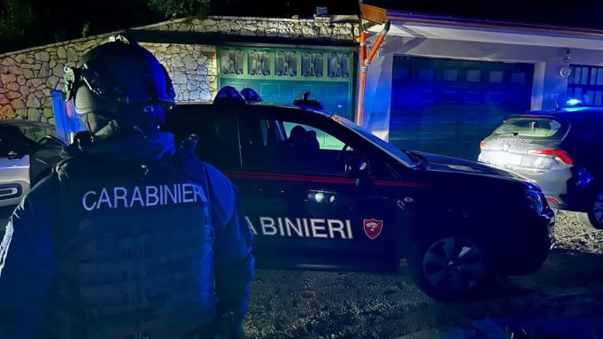 Pluripregiudicato spara al vitello del vicino. Ora si trova in carcere