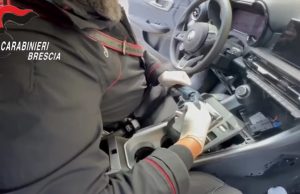 Fermato per un controllo, aveva una 357 Magnum con matricola abrasa