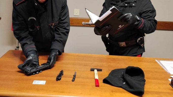 Rapina aggravata e tentata estorsione denunciati tre giovani