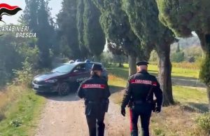 Donna legata per strada dopo un sequestro. Due arresti