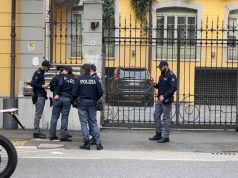 Ubriaca, minaccia di morte e aggredisce gli agenti. Arrestata