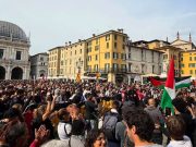 Una folla a Brescia, bloccata la tangenziale e “non finisce qui”