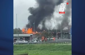 Divorato dalle fiamme il casello di Brescia Sud. I video