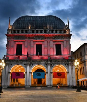 25 novembre, al Borsoni lo spettacolo “Raccontami una donna”