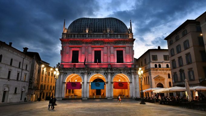 25 novembre, al Borsoni lo spettacolo Raccontami una donna