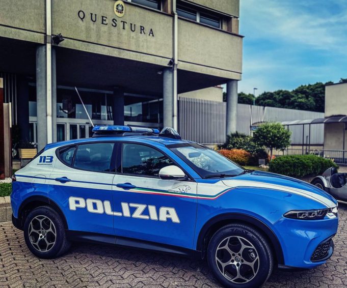 AUTO POLIZIA IN QUESTURA