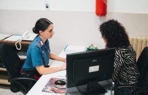 Allarme dal braccialetto elettronico, i Carabinieri arrivano e lo arrestano