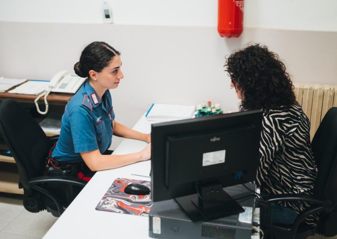 CARABINIERI - VIOLENZA CONTRO LE DONNE