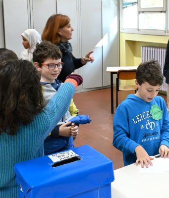 Consiglio comunale dei ragazzi: nelle scuole di Brescia si vota