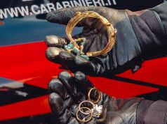 Fugge al posto di blocco a Pontevico: in auto alcuni gioielli