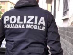 Perquisito per trovare un’arma clandestina, lo beccano con la cocaina