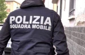 Perquisito per trovare un’arma clandestina, lo beccano con la cocaina