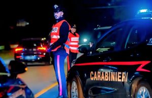 Lonato, rompe il vetro di un’auto con una fionda: fermato all’alba