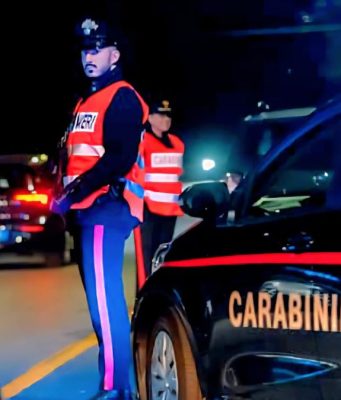Lonato, rompe il vetro di un’auto con una fionda: fermato all’alba