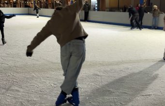Aspettando il “Villaggio di Natale”, via alla pista su ghiaccio