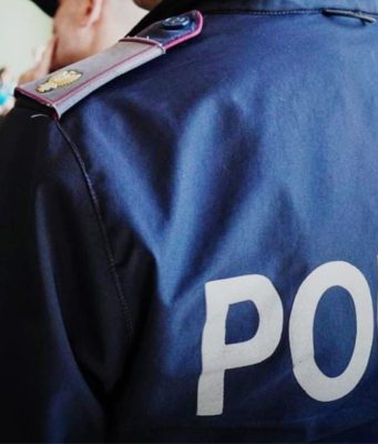 Si finge agente e ruba gioielli per 20mila euro: arrestato 39enne