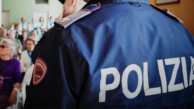 Si finge agente e ruba gioielli per 20mila euro arrestato 39enne