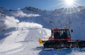 Sui monti bresciani nevica. Sabato apre il ghiacciaio Presena