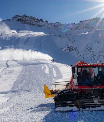 Sui monti bresciani nevica. Sabato apre il ghiacciaio Presena