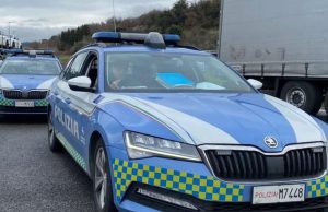 Carrozzeria usata come deposito di rifiuti: due denunce e sanzione