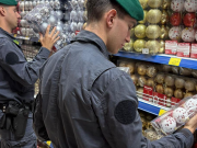 Giocattoli e addobbi fuori legge: maxi sequestro della GdF