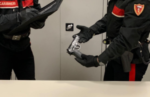 Girano in centro con la pistola per un video social, denunciati