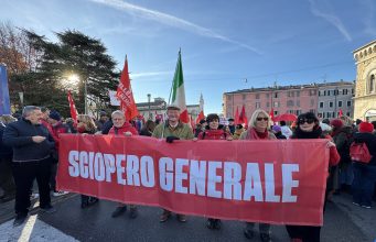 In migliaia in corteo “perché non c’è niente che va bene”