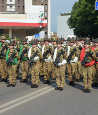 Patto Pd-FdI: la Regione finanzierà l’adunata degli alpini a Brescia