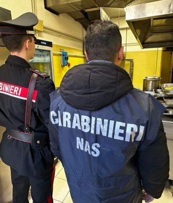 Pizzeria chiusa a Brescia: irregolarità igieniche e alimentari