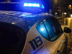 Rapina in strada: strappano il cellulare a una donna, due arresti