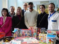 Santa Lucia in corsia: Jacobs emoziona i piccoli pazienti di Brescia