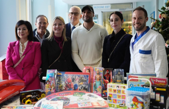 Santa Lucia in corsia: Jacobs emoziona i piccoli pazienti di Brescia