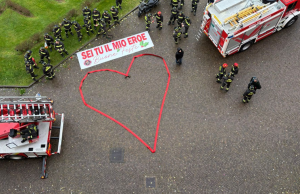 “Sei tu il mio eroe”: i Vigili del Fuoco portano il Natale in Pediatria