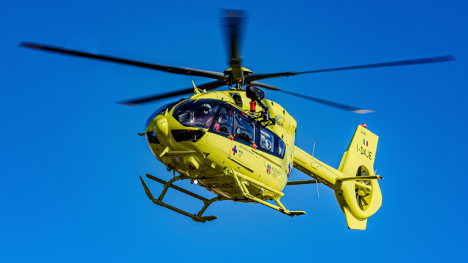 Turista cade da cavallo, elitrasportata d'urgenza al Civile