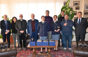 Un Natale che scalda il cuore: la solidarietà entra in Questura