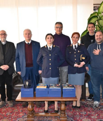 Un Natale che scalda il cuore: la solidarietà entra in Questura