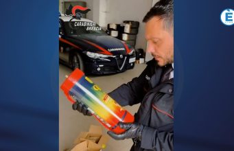 Pistole, taser e bombole di protossido di azoto nelle case degli “069”