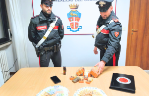Bedizzole, fermato con 2 kg di hashish “camuffati” da cioccolato