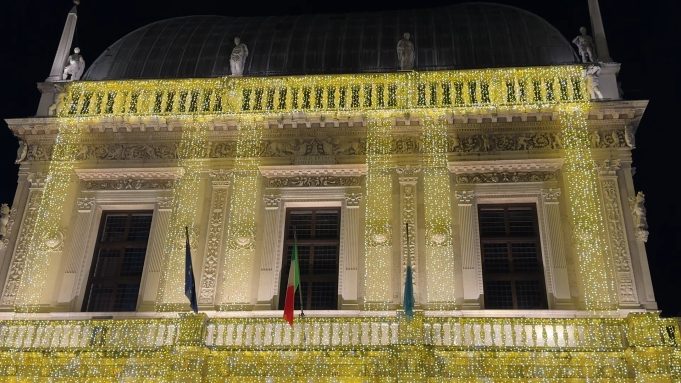 loggia illuminata natale