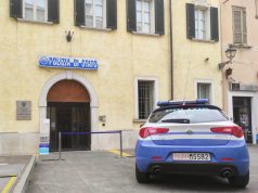 Fermato tenta la fuga ma finisce contro un palo, arrestato