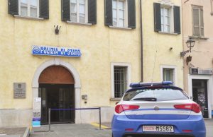 Fermato tenta la fuga ma finisce contro un palo, arrestato